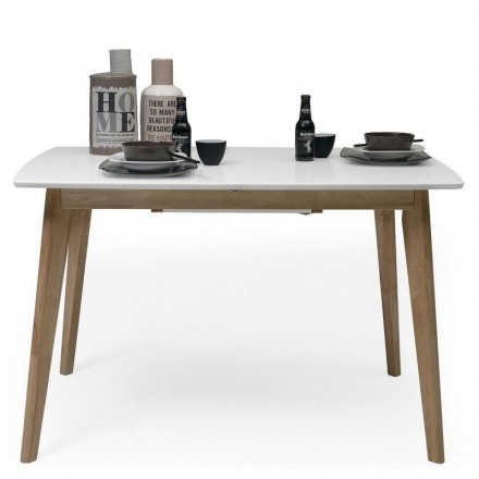 Mesa de comedor extensible MELAKA sobre lacado blanco y patas de madera de roble